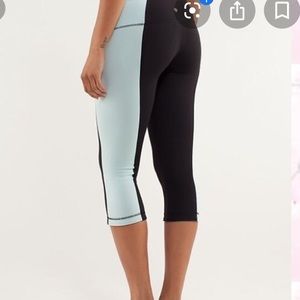 Lululemon size 4 blue & black reversible leggings